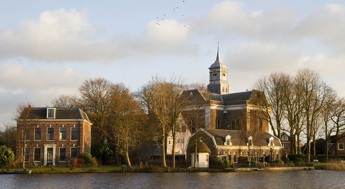 Het complex van Amstelkerk, diaconiehuizen en pastorie