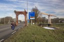 Brug in de Stramanweg is verdwenen en de witte brug in de Korte Dwarsweg is vervangen door een dam met duiker. 