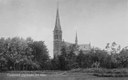 R.K. kerk St. Urbanus vanaf Achterdijk, zonder o.a. Schoolweg.   Datum opname: 1950