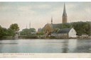 Zicht op  Driemond met korte/kerkbrug op de achtergrond R.K. kerk St. Urbanus re. De Helling (scheepswerf).   Datum opname: 1930