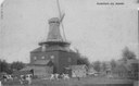 Korenmolen De Vrede, veelal bewoond door de fam. Post.   Datum opname: 1930